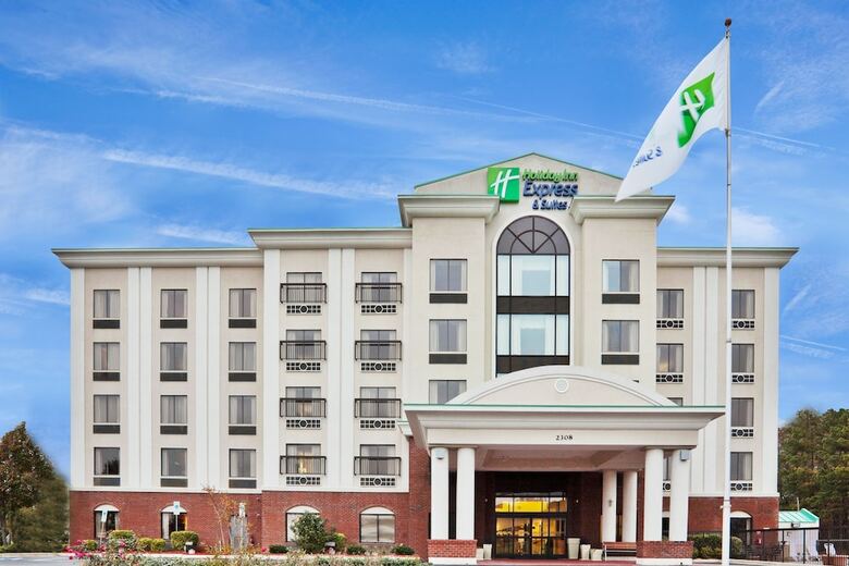Holiday Inn Express Hotel & Suites - Wilson - Downtown
