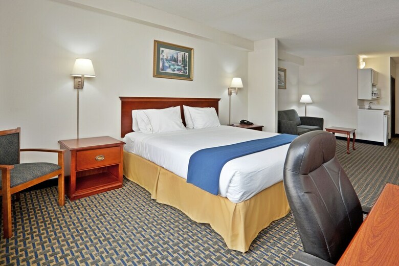 Holiday Inn Express Hotel & Suites - Wilson - Downtown