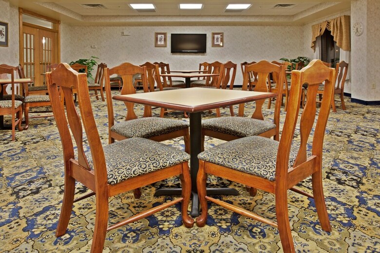 Holiday Inn Express Hotel & Suites - Wilson - Downtown
