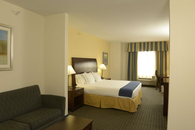 Holiday Inn Express Hotel & Suites - Wilson - Downtown