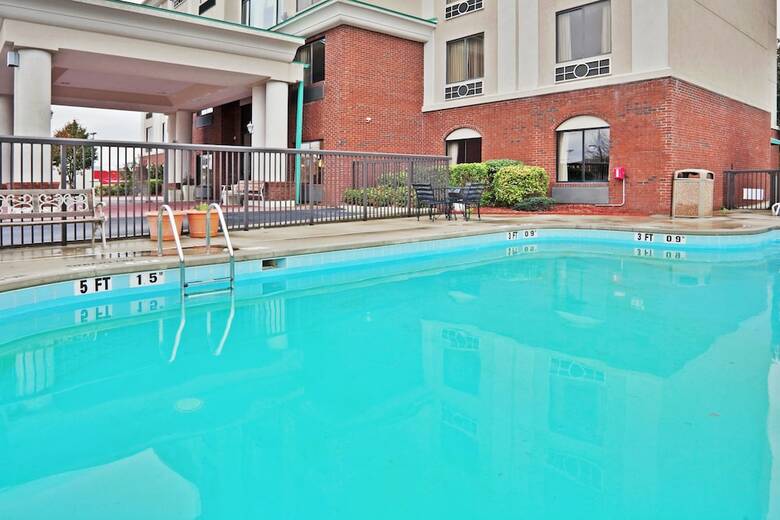 Holiday Inn Express Hotel & Suites - Wilson - Downtown