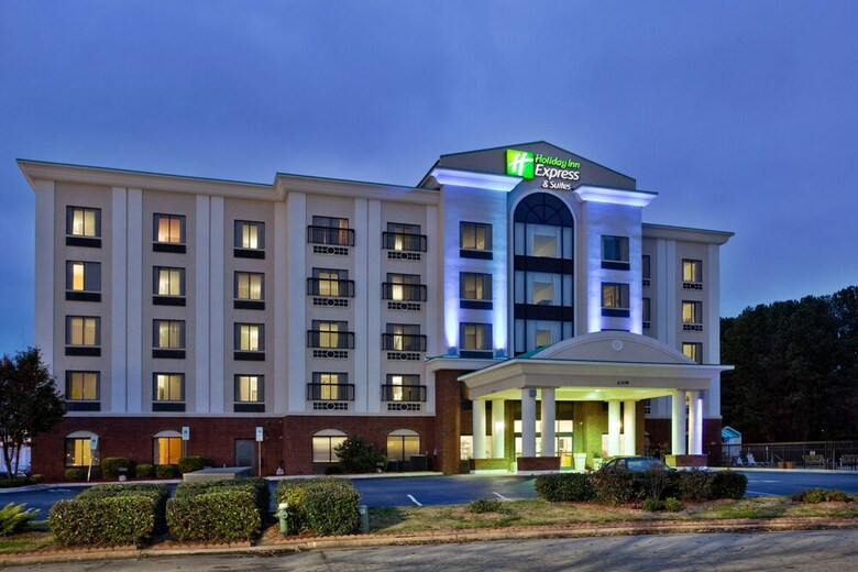 Holiday Inn Express Hotel & Suites - Wilson - Downtown