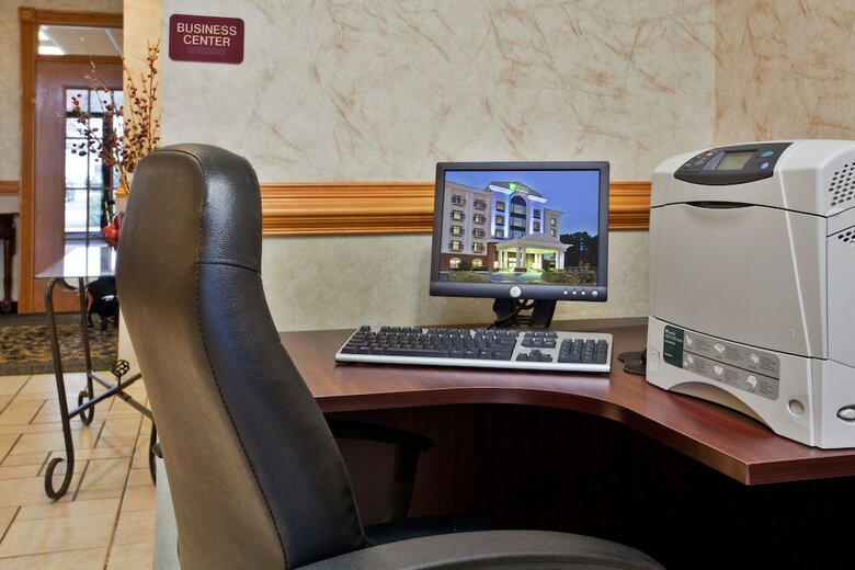 Holiday Inn Express Hotel & Suites - Wilson - Downtown