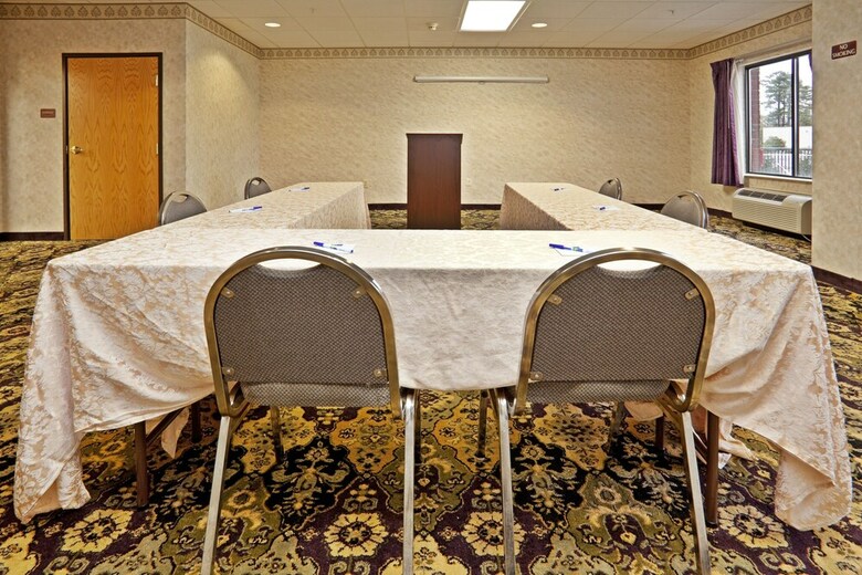 Holiday Inn Express Hotel & Suites - Wilson - Downtown