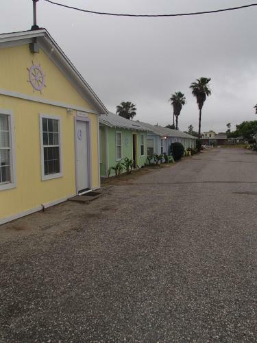 Double Barr Cottages