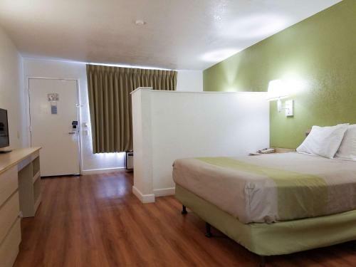 Motel 6 Hemet