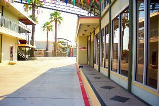 Motel Whispering Palms Inn