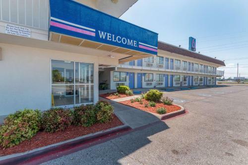 Motel 6 Del Rio