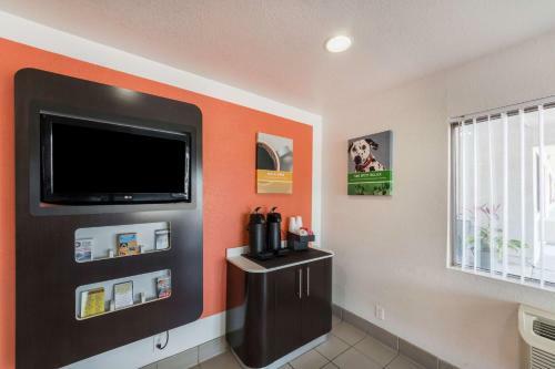 Motel 6 Del Rio