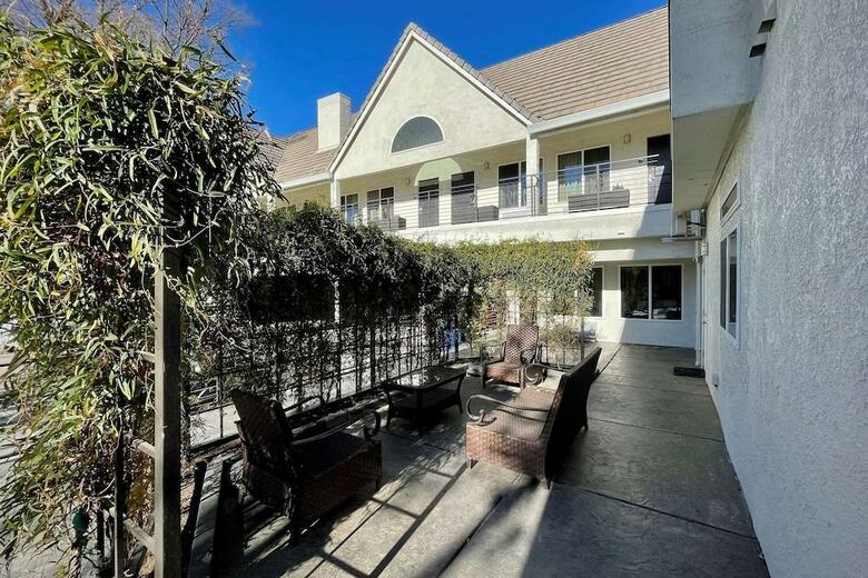 Hotel Aggie Inn