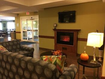 Holiday Inn Express Hotel & Suites Cadillac