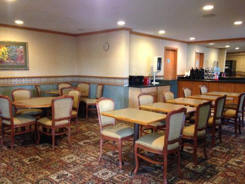 Days Inn Hotel & Suites