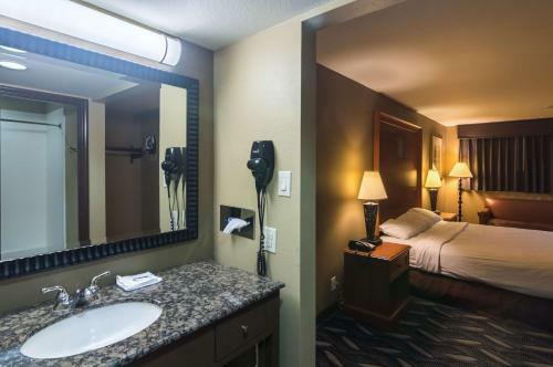 Motel Cline Shale Inn & Suites