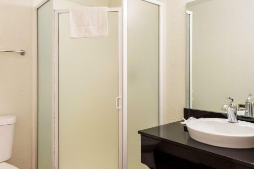 Motel 6 Mojave