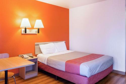 Motel 6 Mojave