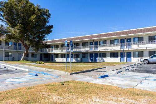 Motel 6 Mojave