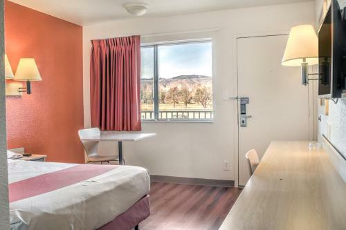 Motel 6 Mojave