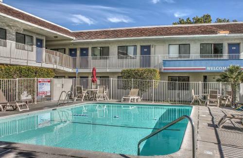 Motel 6 Mojave