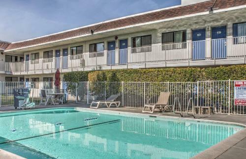 Motel 6 Mojave