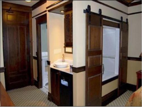 Lakeview Hotel