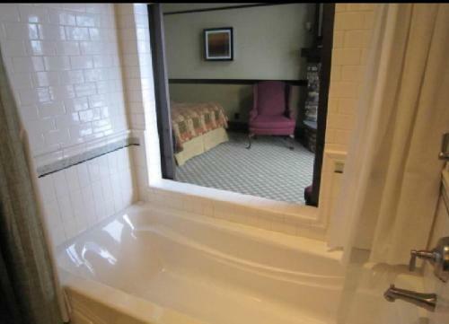 Lakeview Hotel