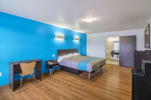 Motel 6 Canton