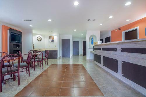 Motel 6 Canton