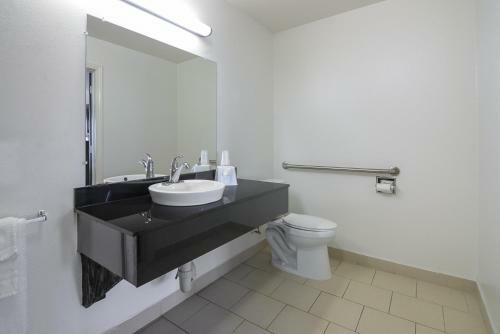 Motel 6 Canton