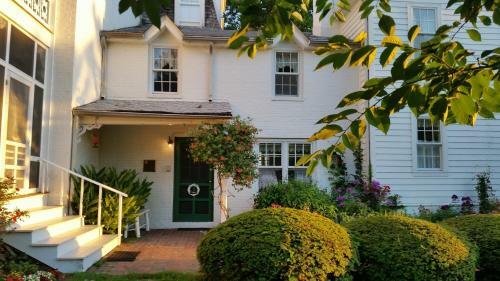 Bed & Breakfast Wades Point Inn On The Bay