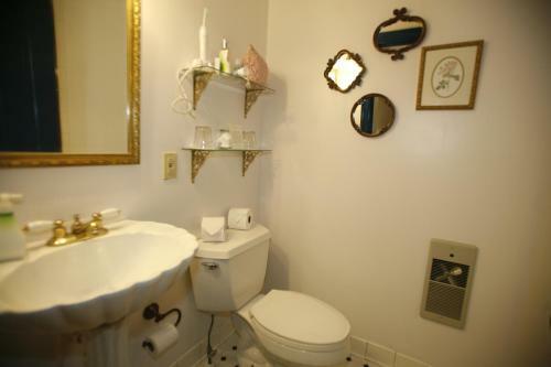 Parsonage Inn Bed And Breakfast