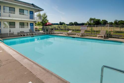 Motel 6 Kansas City Southwest - Lenexa