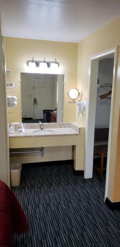 Super 7 Motel