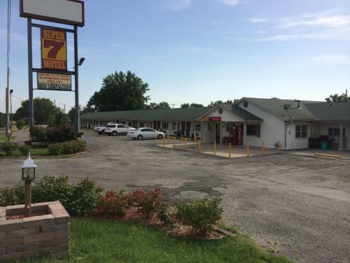Super 7 Motel