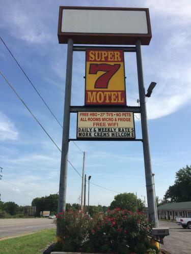 Super 7 Motel