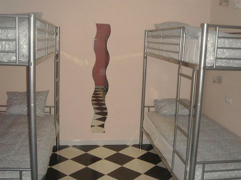 Hostal Downtown Guest House