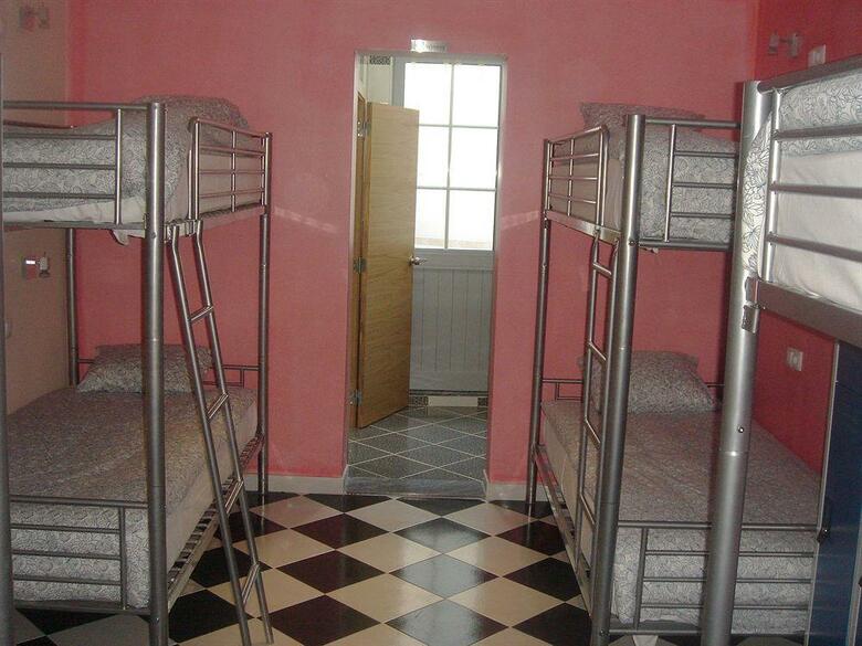 Hostal Downtown Guest House