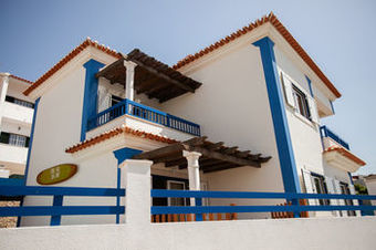 Ericeira Chill Hill Hostel & Private Rooms