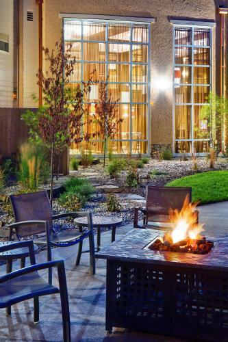 Clubhouse Hotel And Suites