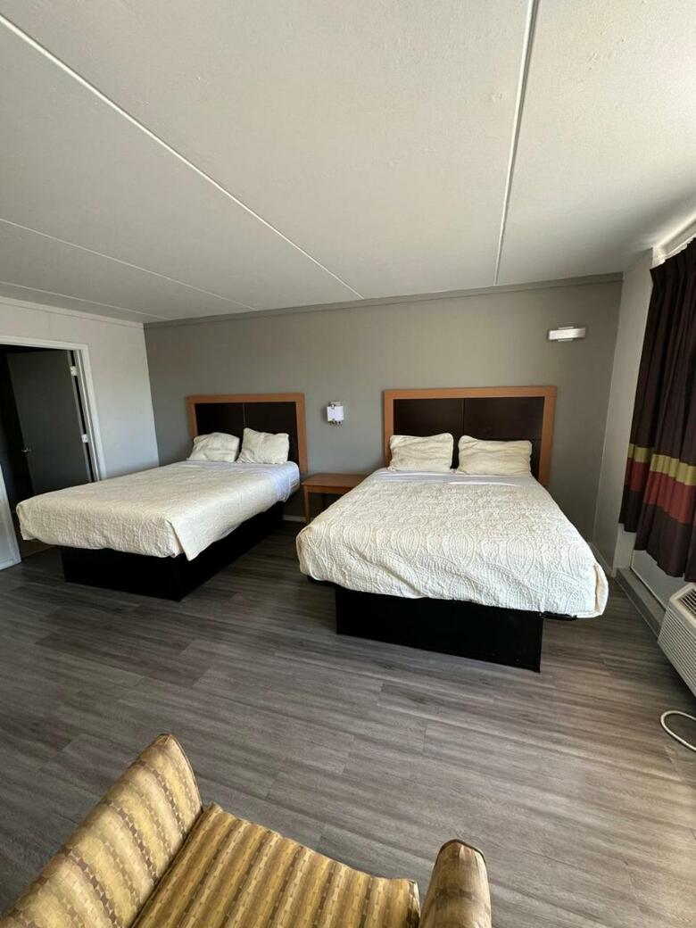Motel Budgetel Inn & Suites