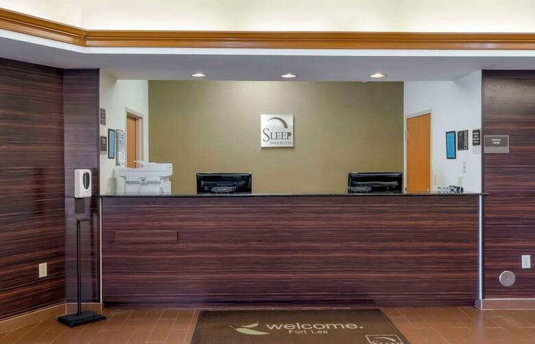 Hotel Sleep Inn & Suites At Fort Lee