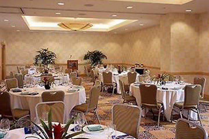 Renaissance Club Sport Walnut Creek Hotel