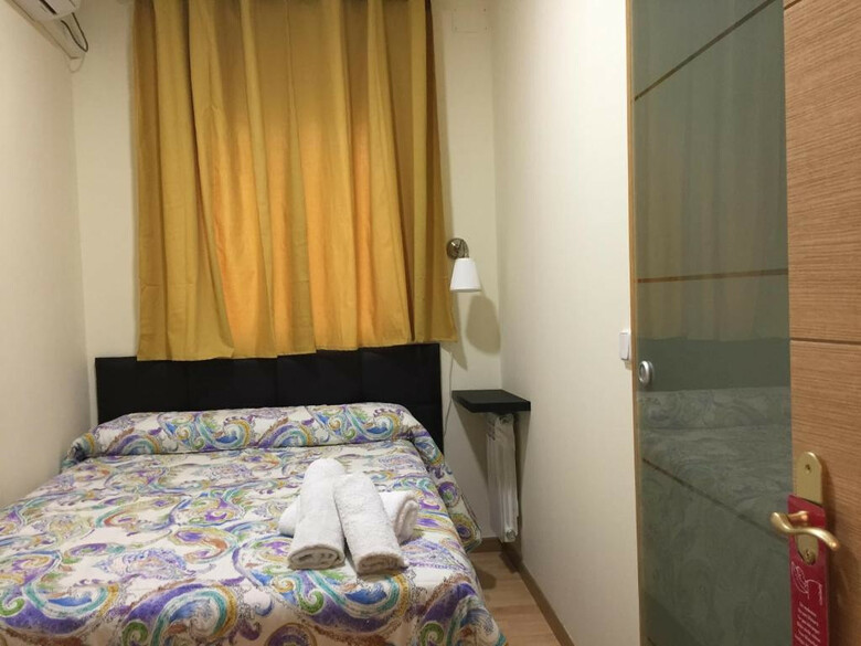 Hostal Jqc Rooms