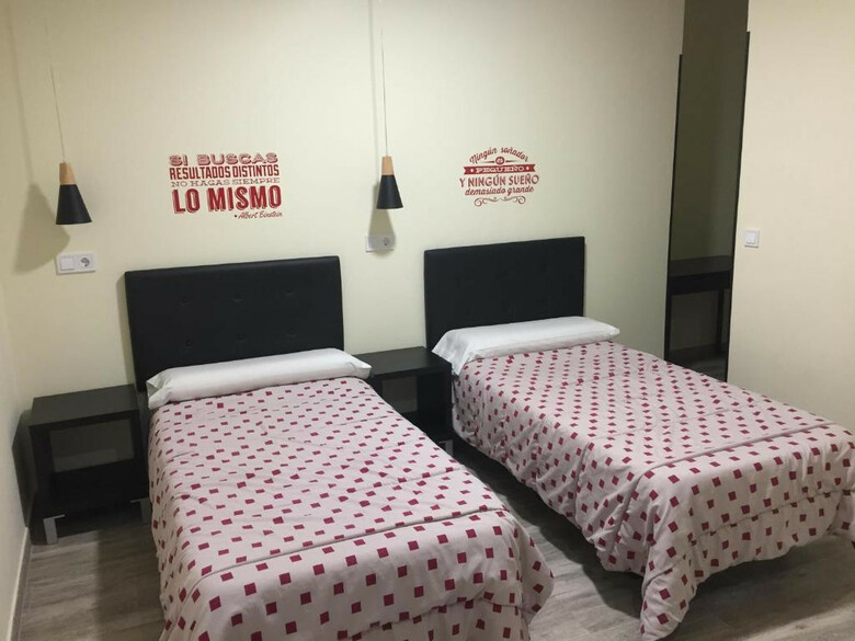 Hostal Jqc Rooms