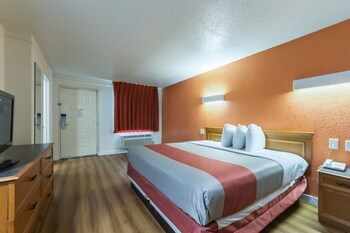 Motel 6 Farmers Branch
