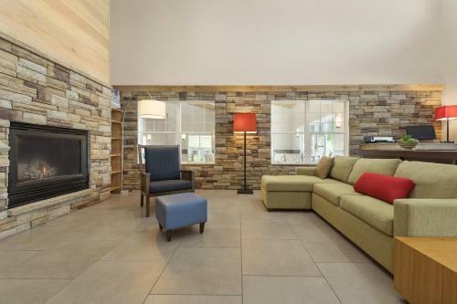 Hotel Country Inn & Suites By Radisson, Decorah, Ia