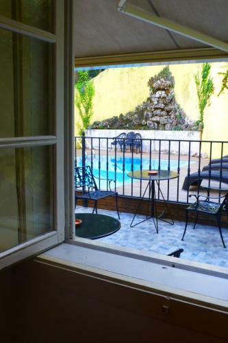 Hostal Charm Inn Sintra
