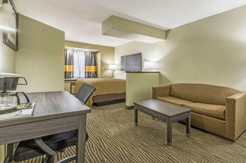 Hotel Americas Best Value Inn & Suites North Lima