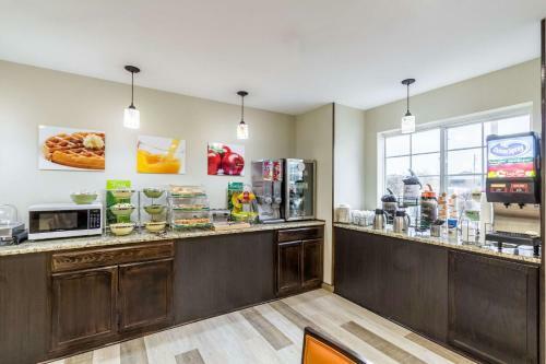 Hotel Americas Best Value Inn & Suites North Lima