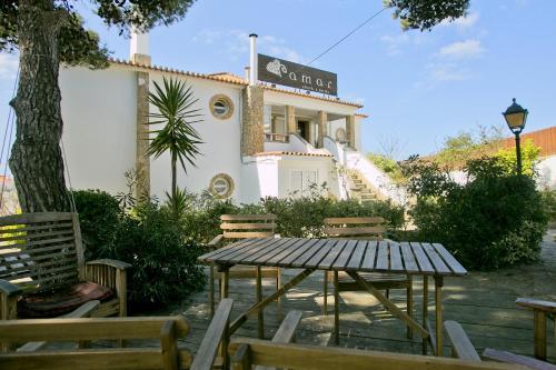 Hostal Amar Hostel & Suites