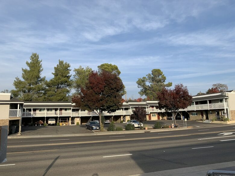 Elmwood Motel